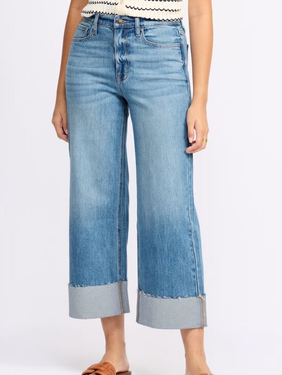studio blue Denim - High-Rise Wide-Leg Cropped Jeans in Light Wash Blue